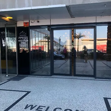 Apartmanhotel Garsoniera King Tip 3*